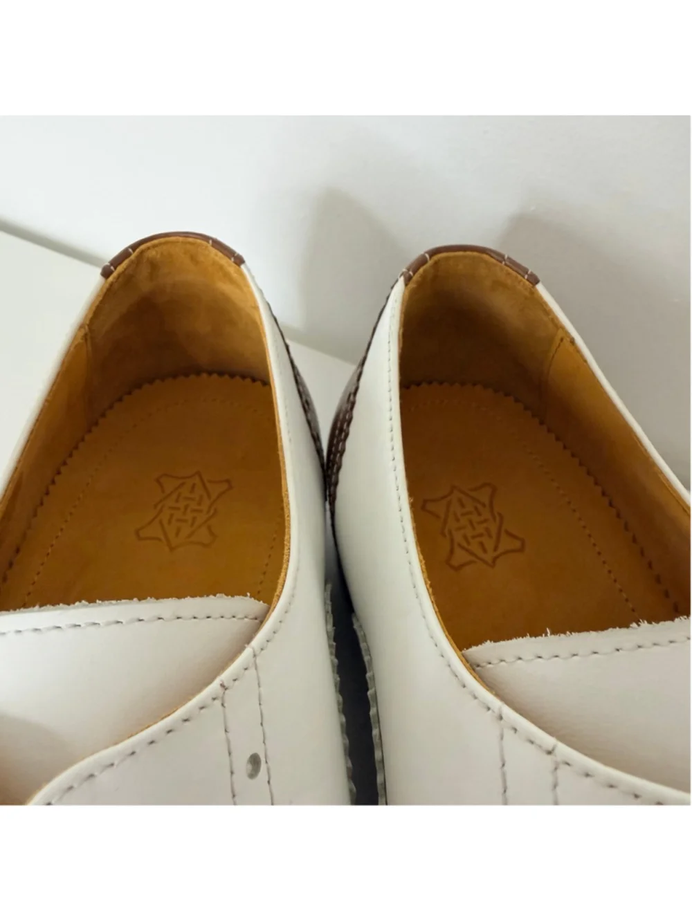 UNDANDY white brown